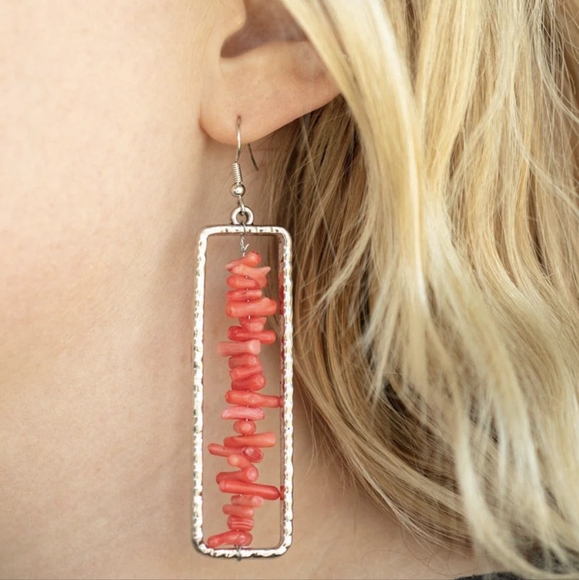 Paparazzi ~ Don't Quarry, Be Happy - Red Earrings - Picture 1 of 3